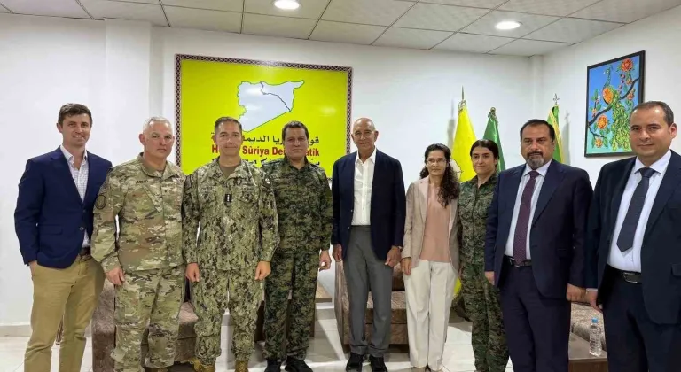 ABD'nin Suriye Özel Temsilcisi Barrack, SDG’li Mazlum Abdi’yi ziyaret etti