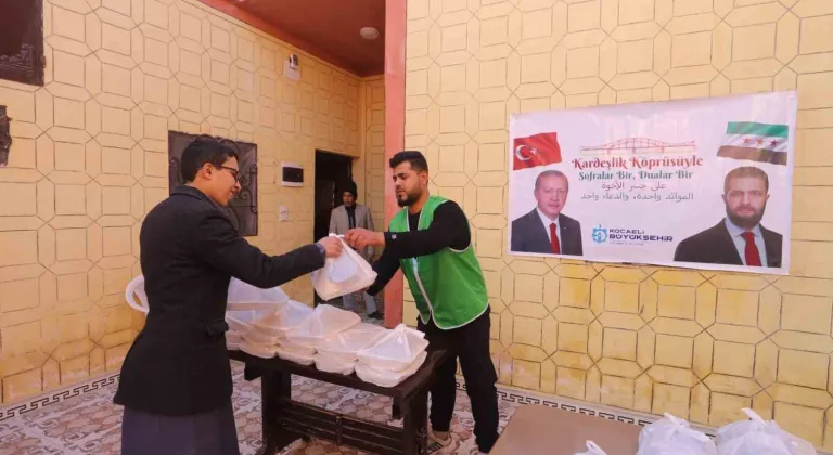 Kocaeli Büyükşehir Belediyesi, Suriye Rakka’da her gün iftar sofrası kuruyor