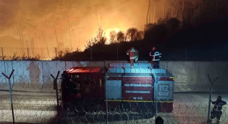 Suriye'nin Lazkiye bölgesindeki yangın Hatay sınırına ulaştı