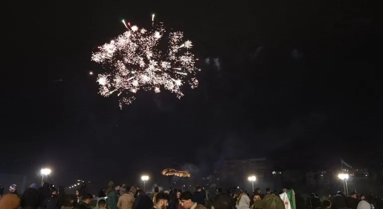 Suriyeliler Emevi Meydanı’nda 2026’ya coşkuyla girdi