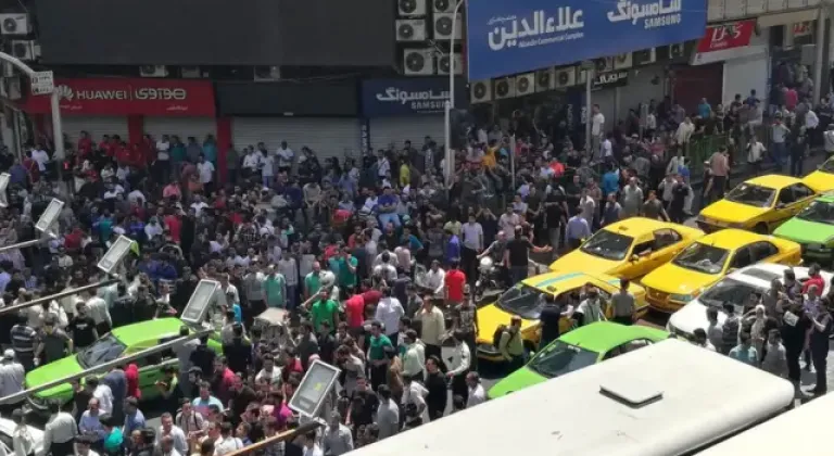 Tahran’da hayat pahalılığı protestolarında esnaf kepenk kapattı