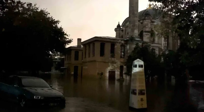 Tarihi Sadabat Camisi ve Sedef Atölyesi sular altında kaldı