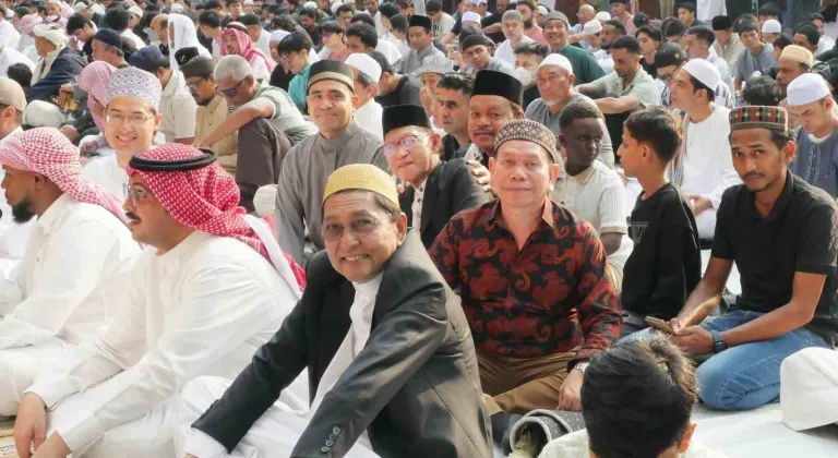 Tayland’da Müslümanlar bayram namazını eda etti