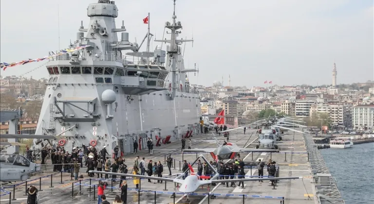 TCG Fatih-Fırkateyn Gemisi, Sarayburnu Limanı’nda ziyarete açıldı
