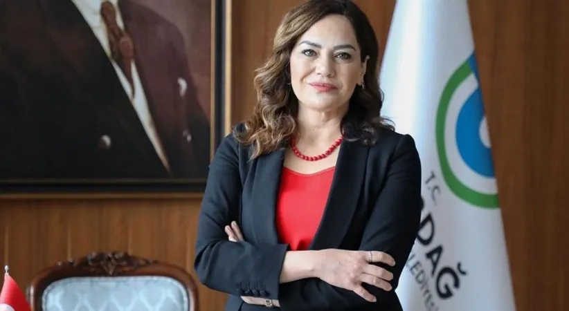 Tekirdağ Büyükşehir Belediye Başkanı Yüceer, CHP’den istifa ederek YENİ Parti’ye geçti