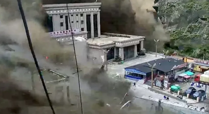Tibet Özerk Bölgesi’nde toprak kayması sonucu çok sayıda kişi kayıp