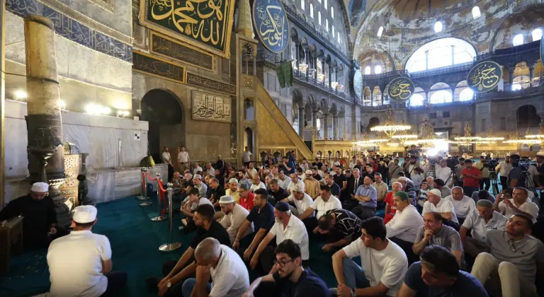 Ticaret Bakanı Ömer Bolat Ayasofya Camii’nde düzenlenen mevlit programına katıldı