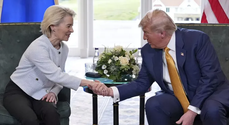 Trump, AB Komisyonu Başkanı ile İskoçya’da bir araya geldi