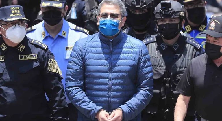 Trump, ABD’de tutuklu bulunan eski Honduras Devlet Başkanı Hernandez için af çıkardı