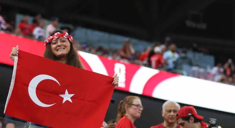 Türkiye - ABD maçını stadyumda 70 bin 492 taraftar takip etti