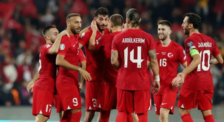 İzlanda - Türkiye İlk 11'ler
