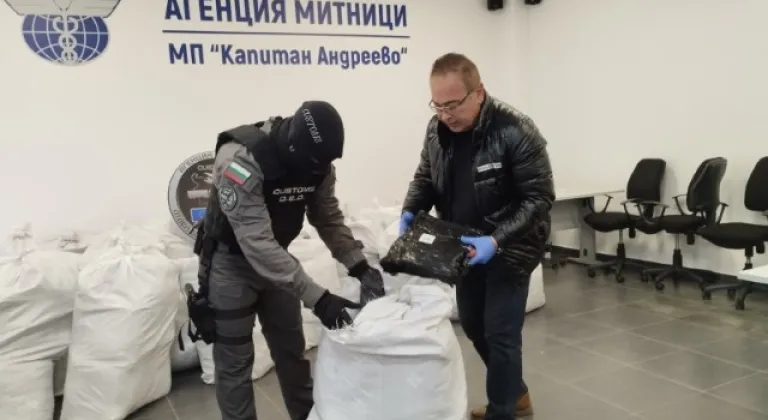 Türkiye’ye sokulmak istenen 739 kilo esrar sınırda yakalandı