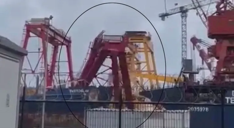 Tuzla’da kule vinç rüzgarın etkisiyle devrildi