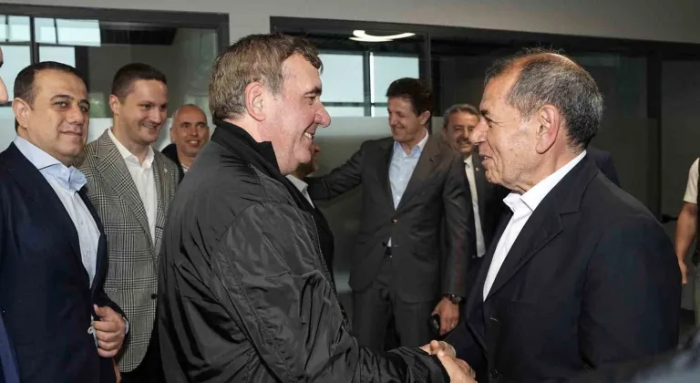 UEFA Kupası zaferinin 25. yıldönümünde Galatasaray'ın efsaneleri bir araya geldi