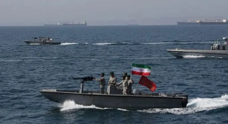 İran, Umman açıklarında konteyner gemisine ateş açtı