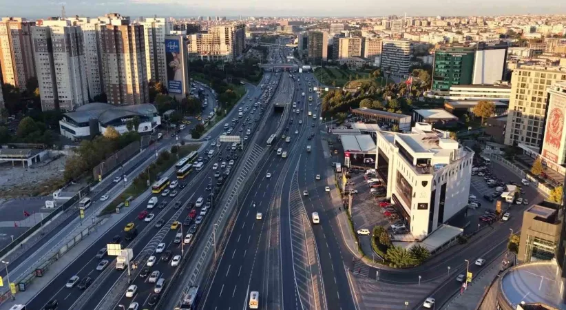 Valilik kararı sonrası okulların ilk günü trafik yoğunluğu yüzde 51 olarak ölçüldü