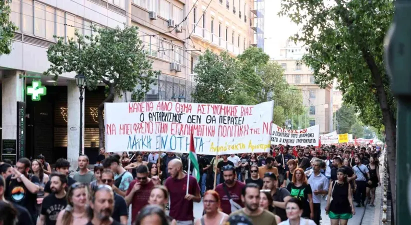 Yunanistan'da polisin açtığı ateş sonucu ölen otizmli genç için protesto düzenlendi