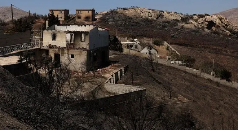 Yunanistan’da Atina yakınlarındaki orman yangını kontrol altına alındı