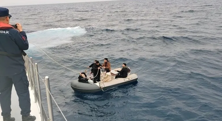 Yunanistan’ın geri ittiği 6 göçmen kurtarıldı, 1 göçmen kaçakçısı yakalandı