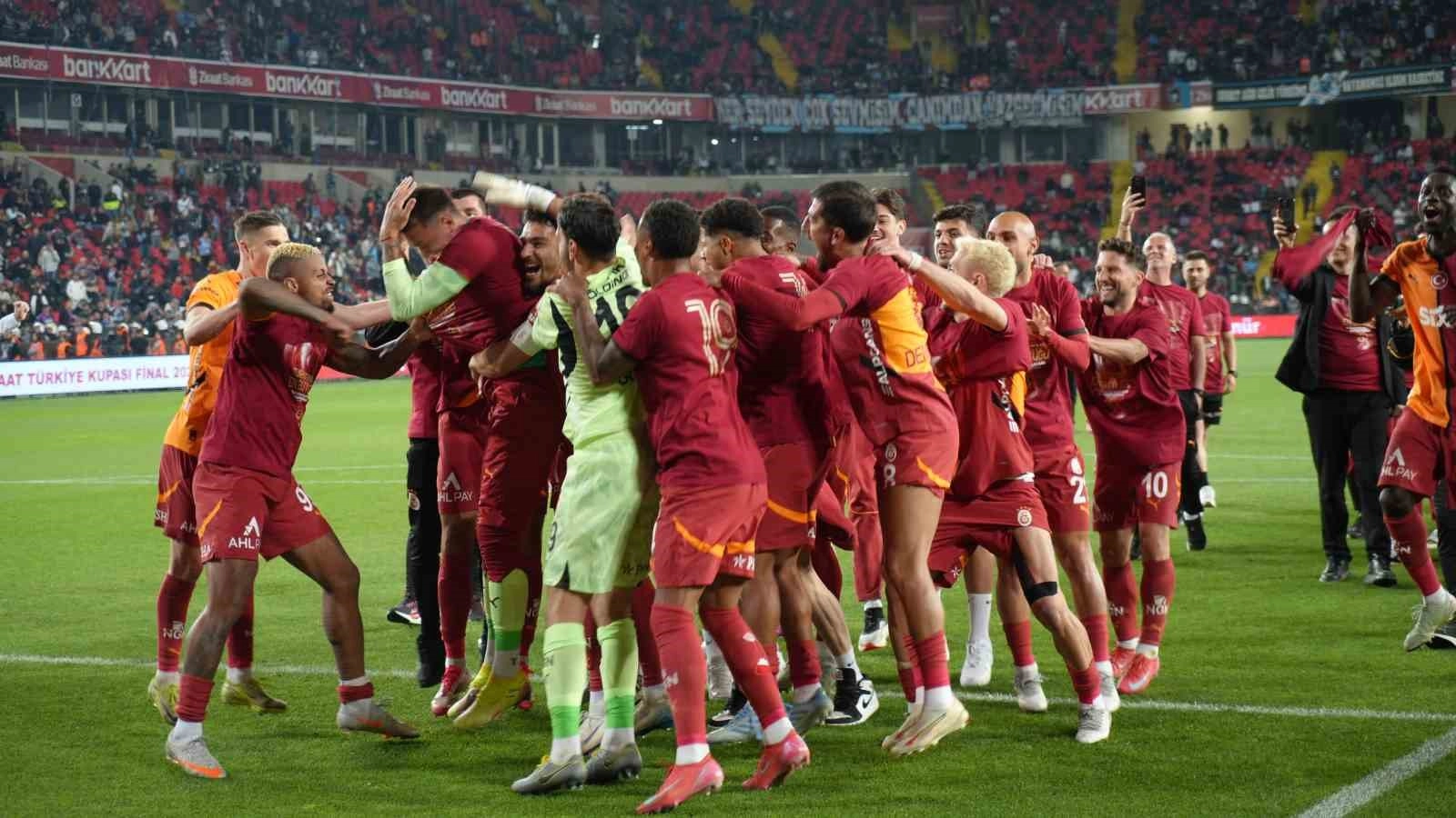 Galatasaray’da kupa coşkusu | Popüler Gazete - Haber, Son Dakika Haberler, Popüler Gündem