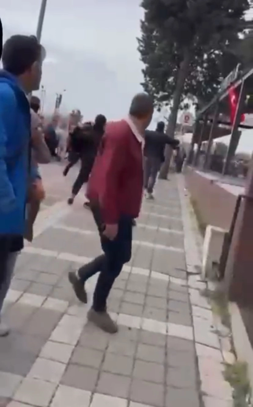 Maltepe’de düzenlenen miting sonrası dağılan grup Espressolab’a saldırdı | Popüler Gazete - Türkiye'nin en popüler internet gazetesi!