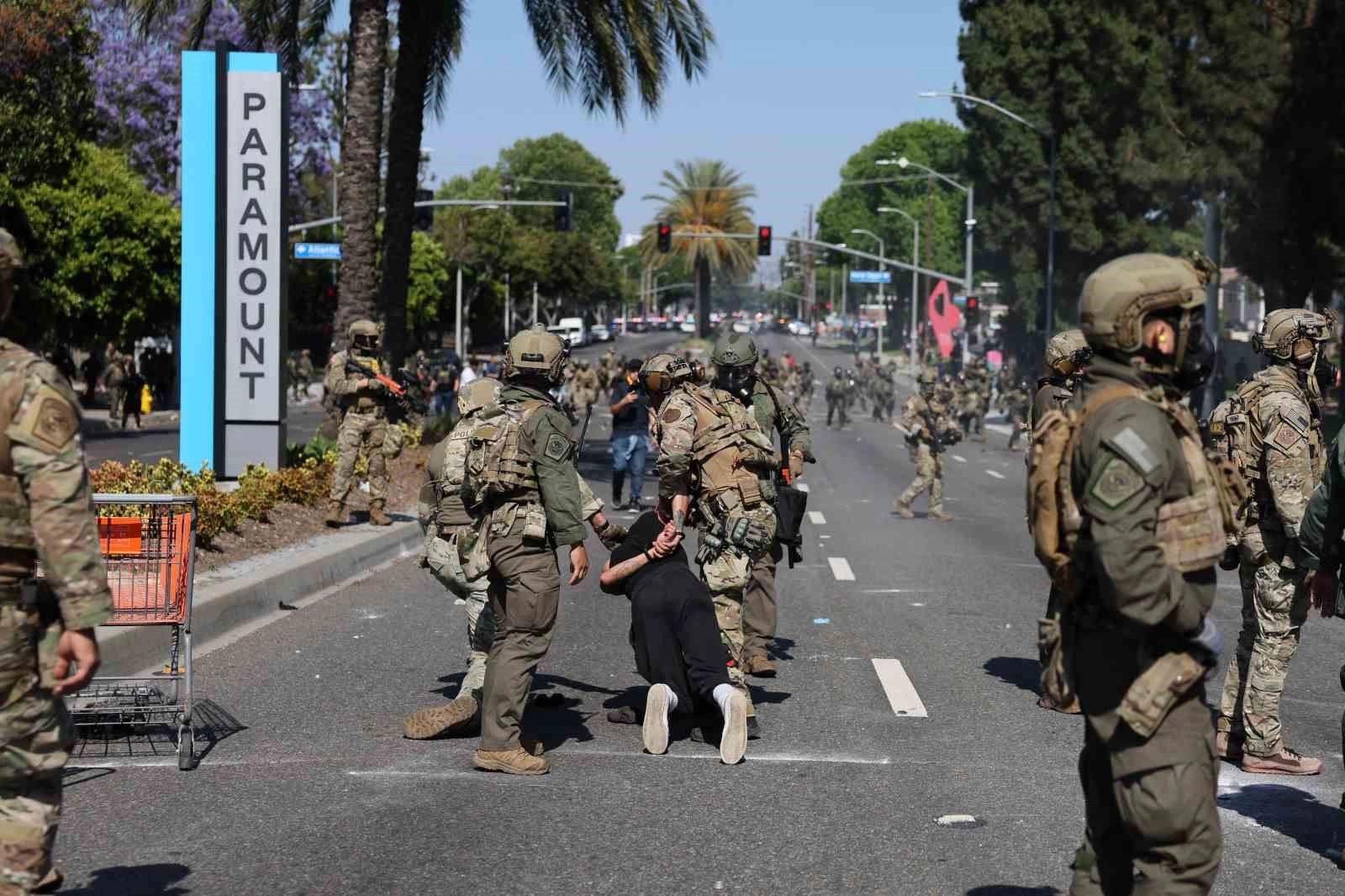 Los Angeles’taki göçmen protestolarına karşı 2 bin Ulusal Muhafız görevlendirildi | Popüler Gazete - Türkiye'nin en popüler internet gazetesi!