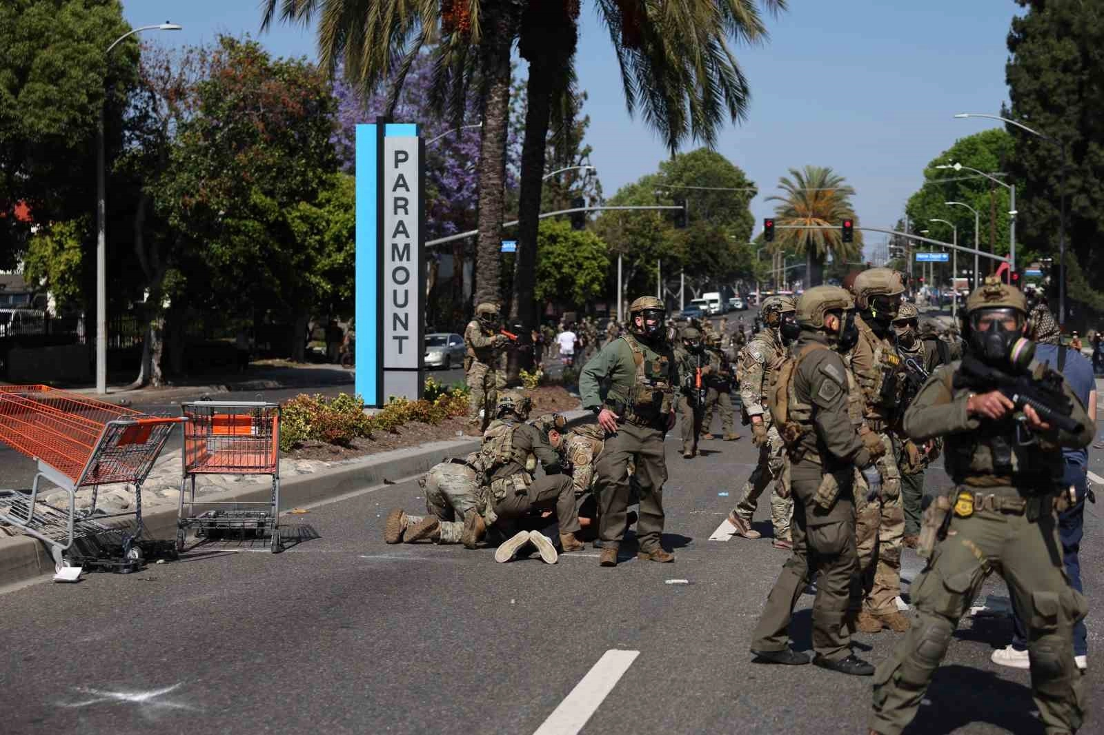 Los Angeles’taki göçmen protestolarına karşı 2 bin Ulusal Muhafız görevlendirildi | Popüler Gazete - Türkiye'nin en popüler internet gazetesi!