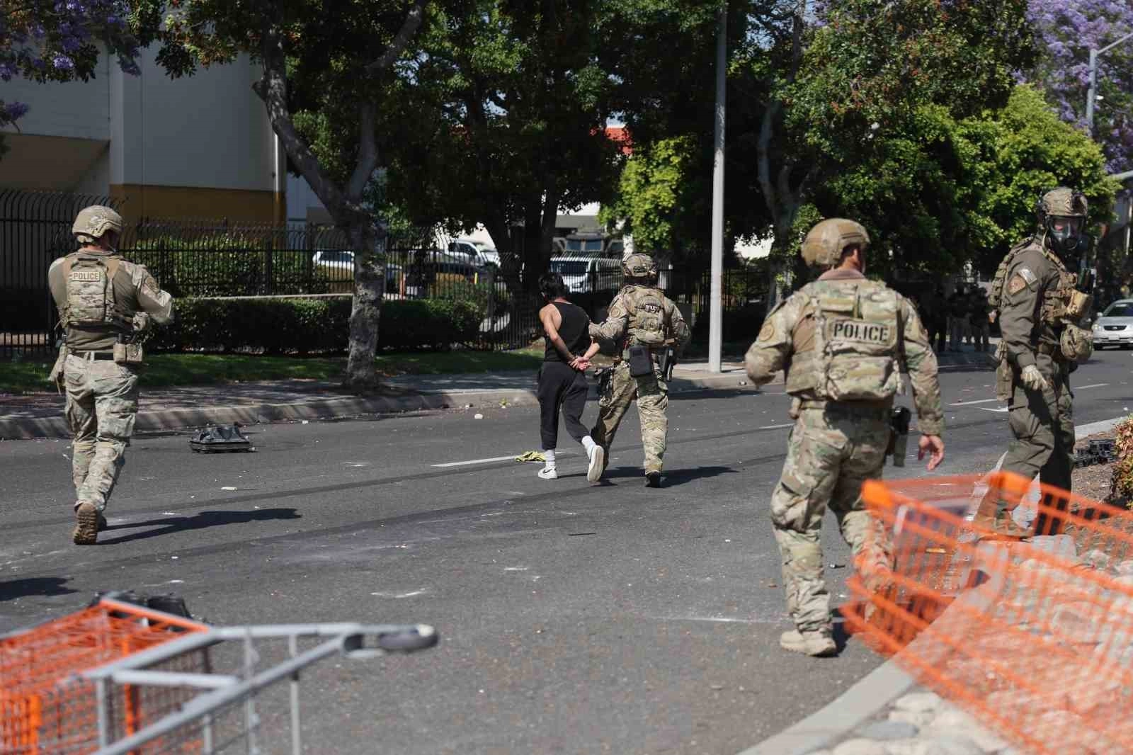 Los Angeles’taki göçmen protestolarına karşı 2 bin Ulusal Muhafız görevlendirildi | Popüler Gazete - Türkiye'nin en popüler internet gazetesi!