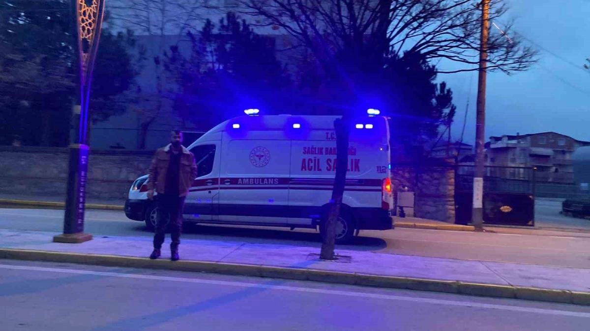 Trafikte birbirlerine ateş açtılar: 2 sürücü ve 1 yolcu yaralandı | Popüler Gazete - Haber, Son Dakika Haberler, Popüler Gündem
